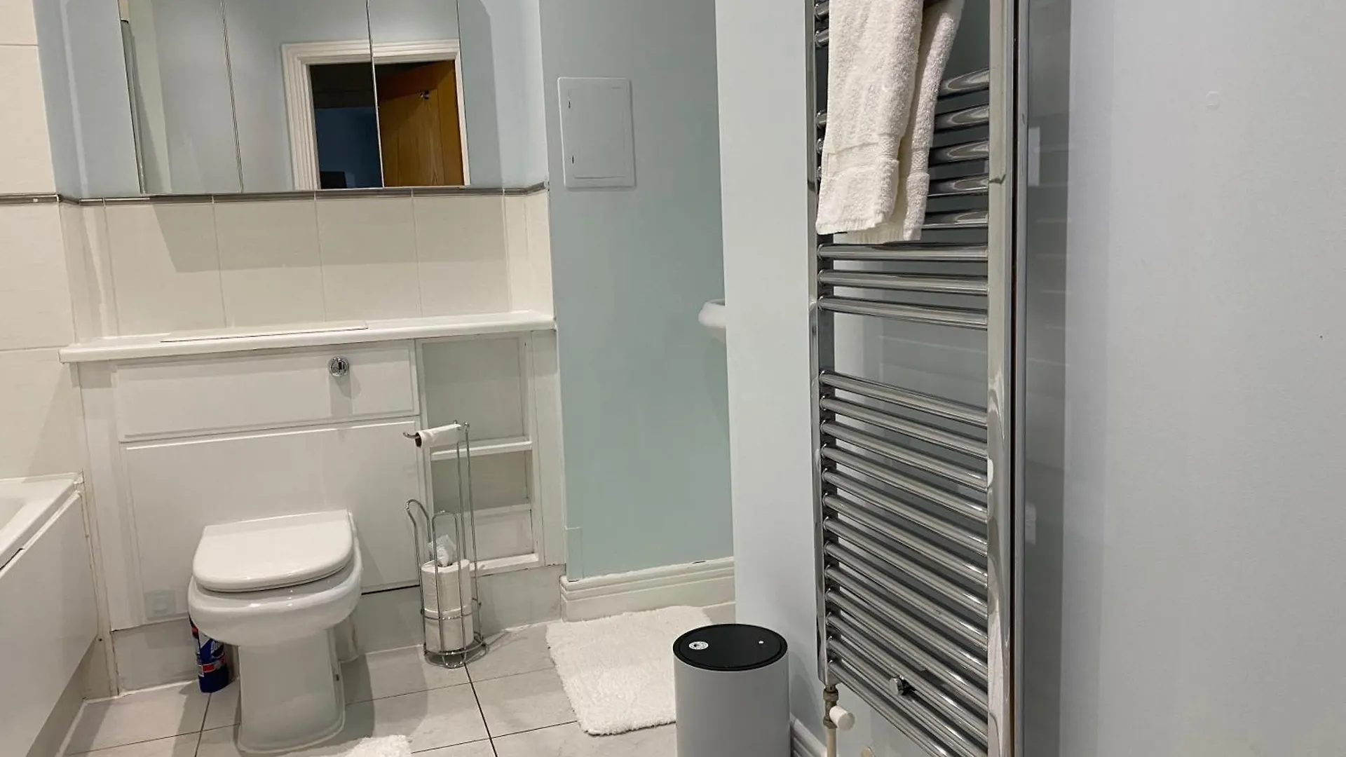 London Riverside Apartment-2 Bed-Freep-Balcony